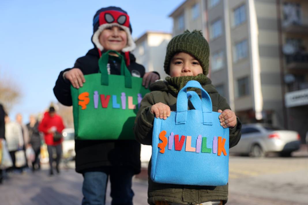 Konya'nın minikleri şivlilik coşkusuyla sokakları şenlendirdi 24